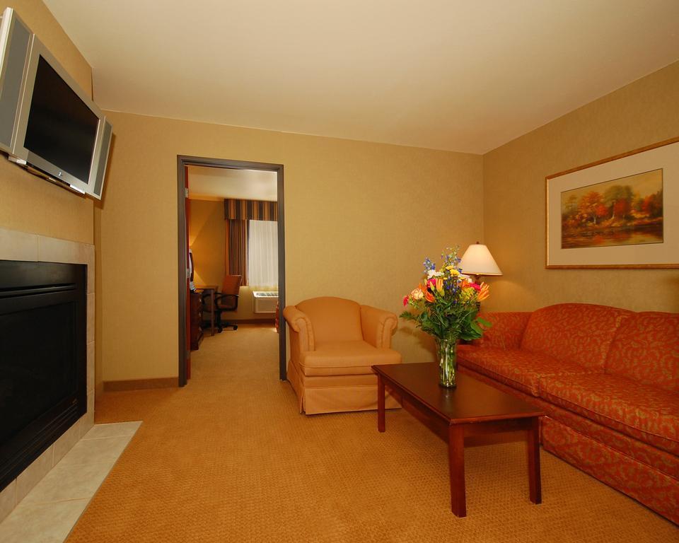 Comfort Suites At Par 4 Resort Waupaca Екстер'єр фото